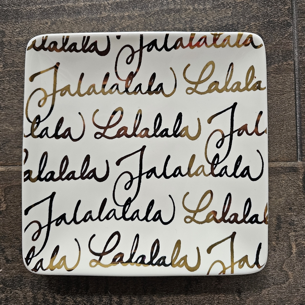 Pottery Barn Falalalala Set of 6 Gold & Cream Colored Appetizer Plates - Picture 2 of 6